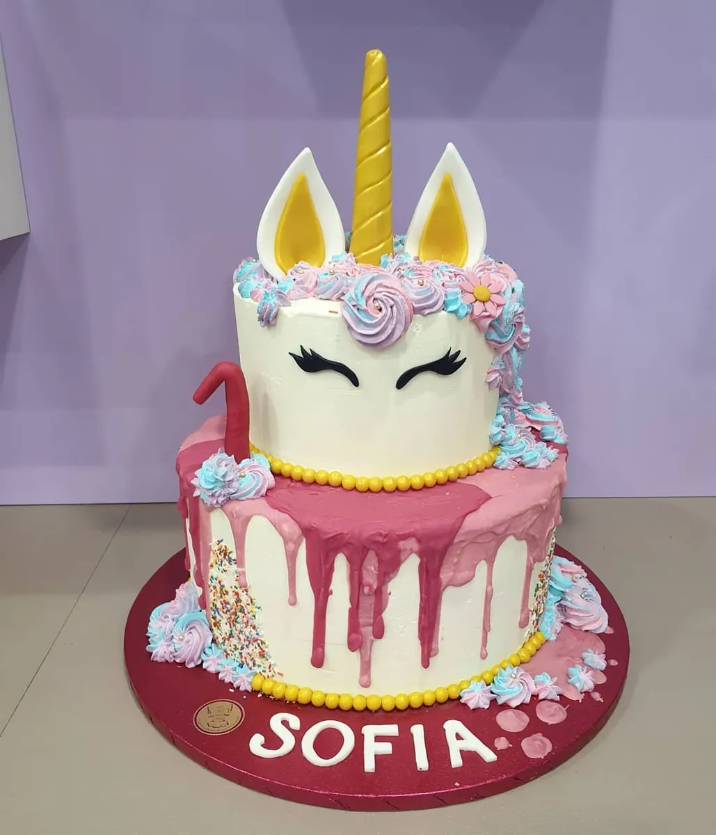 Torta unicorno con drip rosa